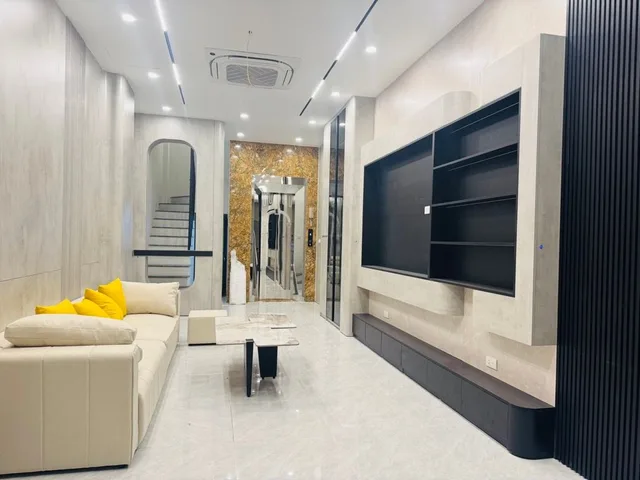 NHÀ ĐẸP VIỆT HƯNG - 6 TẦNG THANG MÁY - Ô TÔ 7 CHỖ VÀO NHÀ - NỘI THẤT SANG TRỌNG