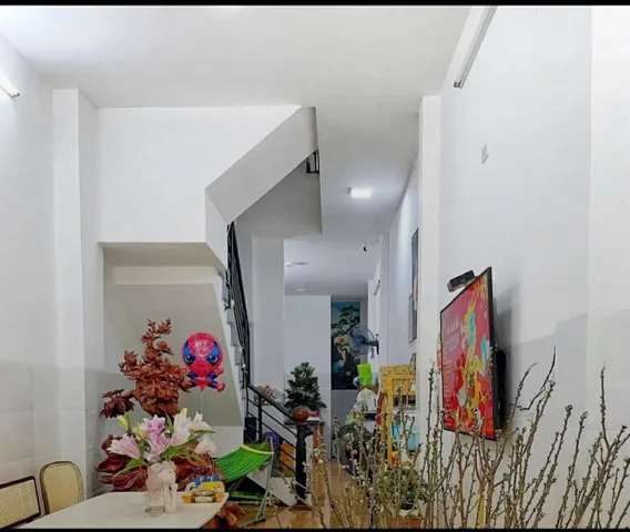 Nhà mặt tiền ô tô