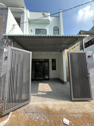 Nhà mới giá rẻ 1 lầu 1 trệt,sổ riêng hoàn công 2.7 tỷ,60 m2, sân ô tô ,