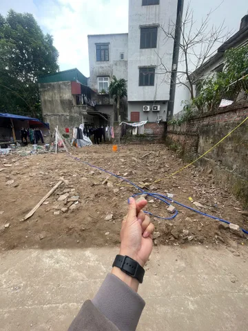 Bán  lô đất Hoa hậu Trường Lâm - Long Biên. Ô tô nhỏ đỗ cửa - Gần 100m ra mặt phố.