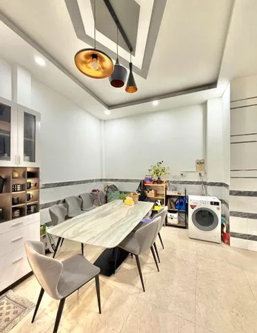 BÁN NHÀ ĐẸP LIỀN KỀ TỈN.H LỘ 10 - KHU TÊN LỬ.A - -NH - ( 5.7X13M )