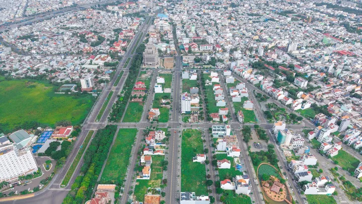 Bán nền biệt thự B2, mặt tiền đường Mậu Thân. LH: 0974090487