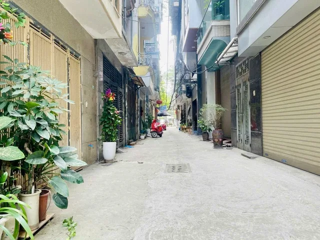 Bán Nhà Chùa Láng - Đống Đa, 47m2, ô tô đỗ cửa, 5 tầng, ở kết hợp văn phòng, 18,95 Tỷ
