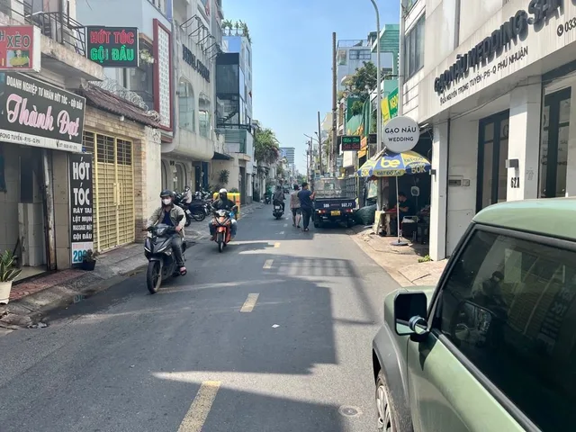 🏩 HẺM THÔNG PHAN ĐÌNH PHÙNG PHÚ NHUẬN - LÔ GÓC 2 MẶT TIỀN TRƯỚC NHÀ 3M - XE TẢI CÁCH 20M - TRỆT LẦU TIỆN CẢI TẠO THIẾT KẾ THEO Ý - DT 42M² (4.3x10) - CHỈ 6.x TỶ.
