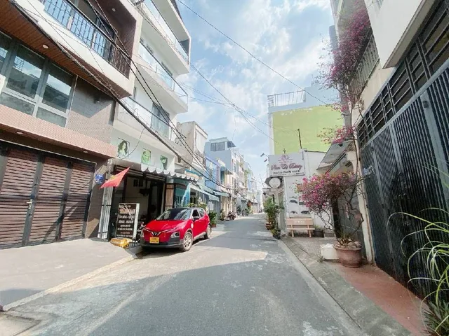 Bán nhà 3 Tầng, Hẻm ôtô Thông, DT: 56m² ngang 4,3m giá 8.2 tỷ Phường Phú Thọ Hòa