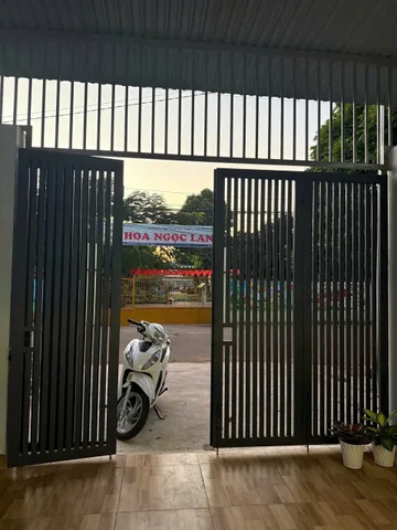 Nhà cấp 4 dân cư Đông hẻm 5 6 Nguyễn Thị định hẻm thông thoáng dân cư ở kín an ninh
Diện tích 150m2 giá 3 tỷ 299tr