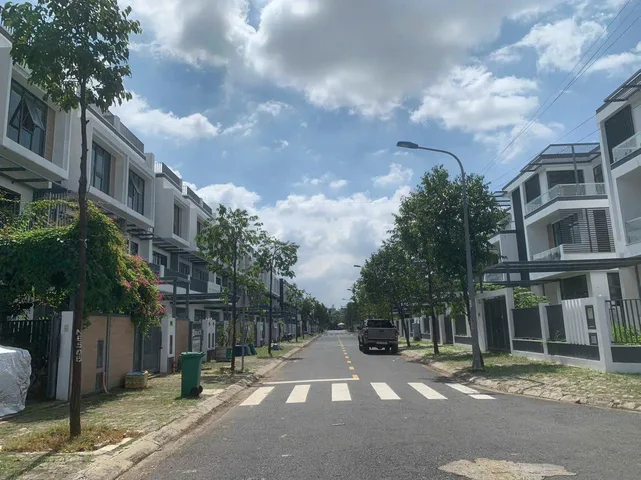 Bán đất mặt tiền Nguyễn Duy Trinh 150m2 - Giá 30tr/m2- SHR - Ngay trung tâm quận 9