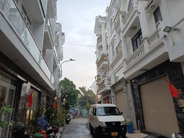 Bán nhà 4 Tầng, Hẻm ôtô, DT: 51,6m² ngang 4,3m giá 5.8 tỷ Phường Bình Tân