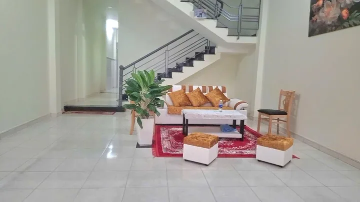 BÁN NHÀ ĐẸP SÁT TÂ.N KỲ TÂN QUÝ - ĐƯỜNG XE TẢI - ( 5X19M )