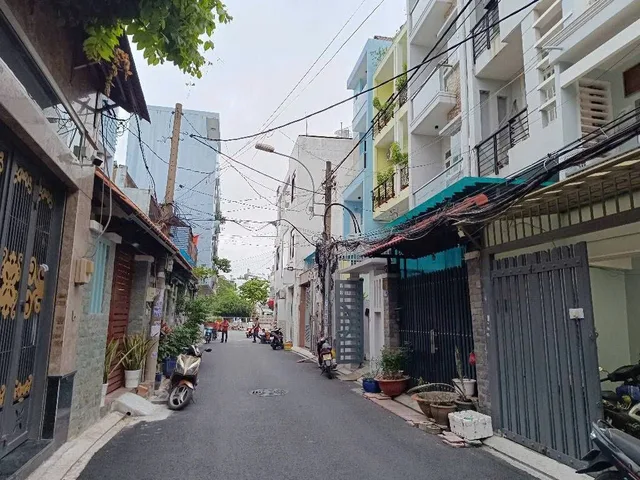 Bán nhà HXH Nguyễn Văn Luông (4.5m x 19m x 4 Tầng) giá 9.3 tỷ Phường Bình Phú