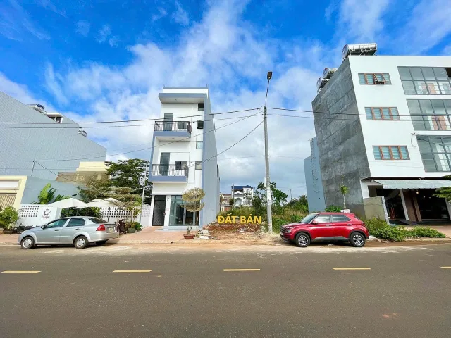 Bán đất vị trí cực đẹp ngay sau cổng trường Đông Du đường Phạm Hùng diện tích 5 x 24m giá 8ty599