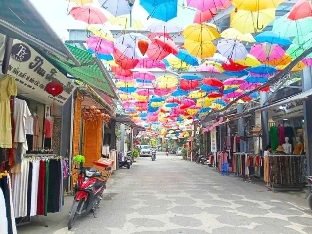 Bán gấp nhà mặt Phố Lụa, 75m2, mặt tiền rộng 3.9m, 2 mặt đường, vị trí đẹp, kinh doanh sầm uất, giá 22 tỷ
