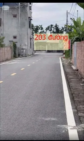 Bán 79 m ngang 5. Đường nhựa 2 ô tô tránh nhau cách 203:50 m . L/h :076.231.9990 e Thuý