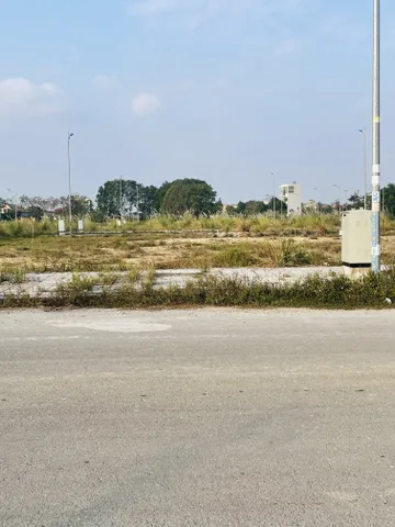 Bán đất biệt thự view trung tâm thương mại đường 20,5m MBQH1879 Phường Đông Sơn