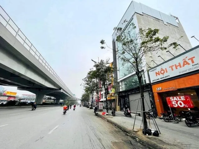 BÁN TÒA NHÀ MẶT ĐƯỜNG PHẠM VĂN ĐỒNG. 200M2 - 8 TẦNG. THANG MÁY.