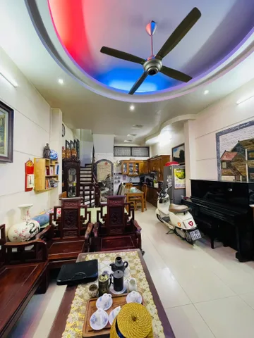 Hàng Hiếm! Đường Láng,10m Ra Oto,2 Thoáng,DT: 39/42m2 x 5Tầng,MT: 4.4m,Giá:10.8 tỷ Đống Đa
