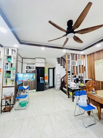 Bán Nhà Đặng Tiến Đông 5 tầng, Sân cổng, 30m mặt phố: 11.5 Tỷ