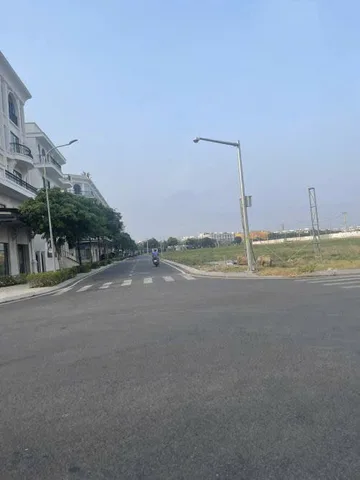BÁN ĐẤT NẰM TRÊN ĐƯỜNG NGUYỄN DUY TRINH QUẬN 9, GẦN VINHOMES QUẬN 9, DT 100m2, GIÁ 35tr/m2.
