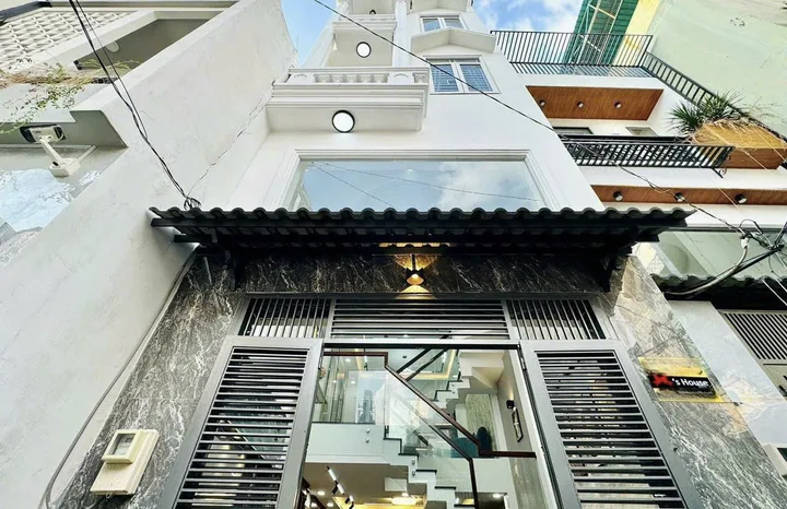 Duy nhất căn nhà đẹp 40,7m2 giá 2 tỷ 150 triệu đường Lê Hồng Phong, P2, Quận 5, sổ hồng riêng.