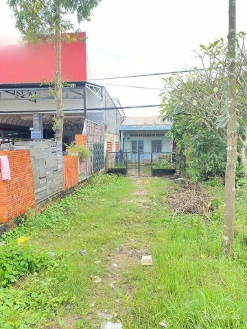 bán lô đất tặng căn nhà nát 200m2 - Sổ hồng riêng - ở Phước Thạnh , Củ Chi - ngang 5m ( MT nhựa ) - giá tốt 1 tỉ tròn