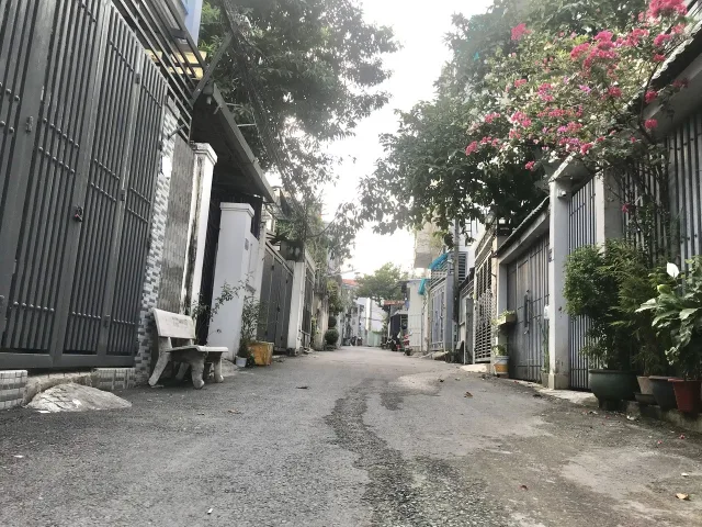 Bán nhà đường Lê Văn Việt, 55m2, 2 tầng, hẻm ô tô, 6 tỷ nhỉnh