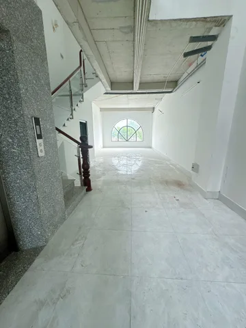 Cho thuê nhà 1 trệt 3 lầu,sân thượng đã hoàn thiện sẵn mặt tiền ĐL Đông Tây