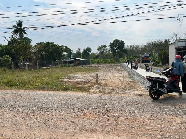 Bán gấp lô góc 2 MT ỏ Gia Lộc , Trảng Bàng 150m2 - Sổ hồng riêng - ngang 7m - gía thương lượng 550 triệu