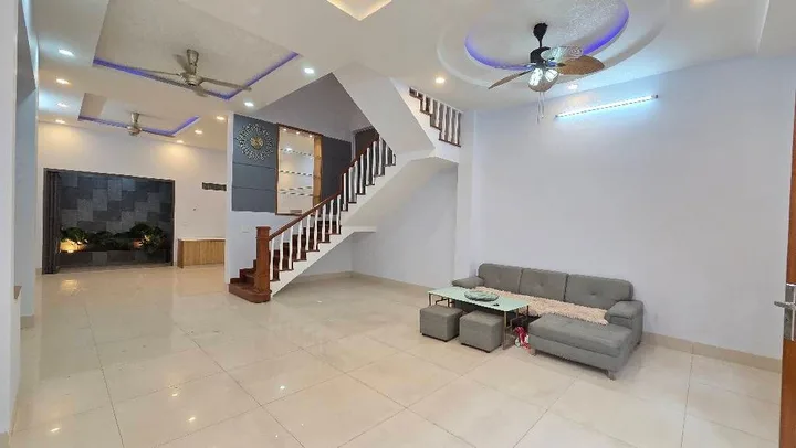 Bán nhà 3 Tầng, Hẻm ôtô, DT : 84m² full thổ cư ngang 6m giá 8.3 tỷ tại Phường Bình Hưng Hoà