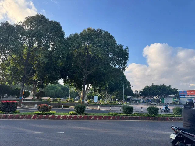 Đất mặt tiền Phạm Văn Đồng tuyến đường kinh doanh cực kỳ tốt diện tích 360m.6,6m ngang giá 8ty499tr