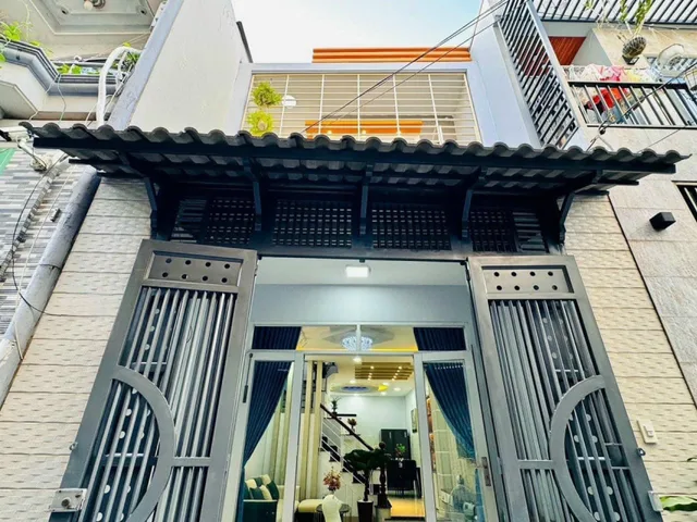 Giá sốc chỉ với 3tỷ200tr nhà Thái Phiên P8 Q11 DT 33.8m2, sang tên công chứng liền trong ngày
