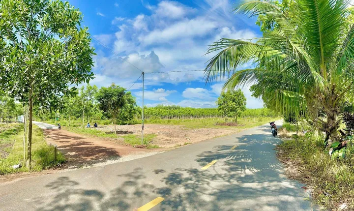 CCG bán gấp lô đất 200m2 mặt tiền đường nhựa đẹp 450 triệu SHR