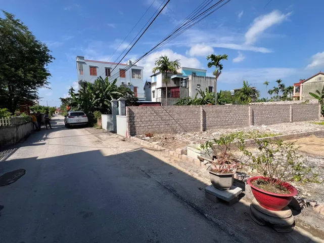 Bán 100.2 m Hoa Động đường thôn 2 ô tô tránh nhau .3 p ra trung tâm Hc. L/h:076.231.9990 e Thúy