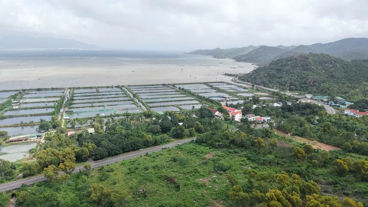 Bán lô đất view vịnh cam ranh siêu đẹp mặt tiền đường 702 vĩnh hy giá chỉ 3tỷ666