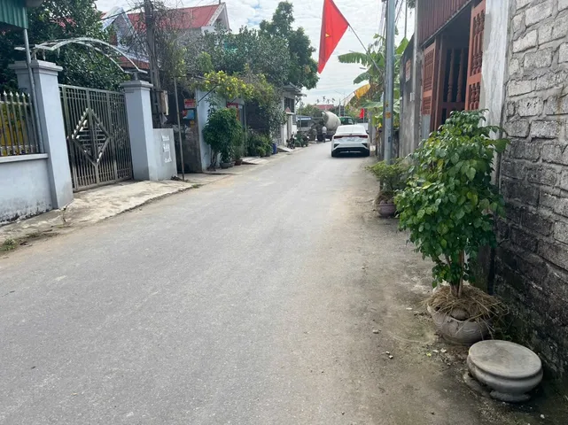 Bán 70 m mặt đường trải nhựa 2 ô tô tránh nhau kinh doanh buôn bán . L/h;076.231.9990 e Thúy