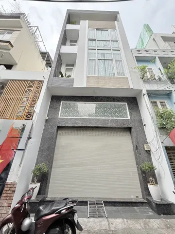 Gấp bán nhà phùng văn cung, gần bệnh viện, sân bay