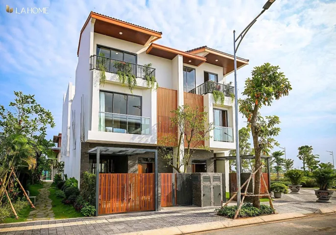 BÁN NHÀ PHỐ KDC LA HOME 1 TRỆT 2 LẦU SHR BÀN GIAO HOÀN THIỆN THANH TOÁN 20% NHẬN NHÀ Ở NGAY