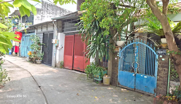 Nhà ngay Tỉnh lộ 10 Dt 100m2 hẻm xe hơi thông, chỉ 4.3 ty