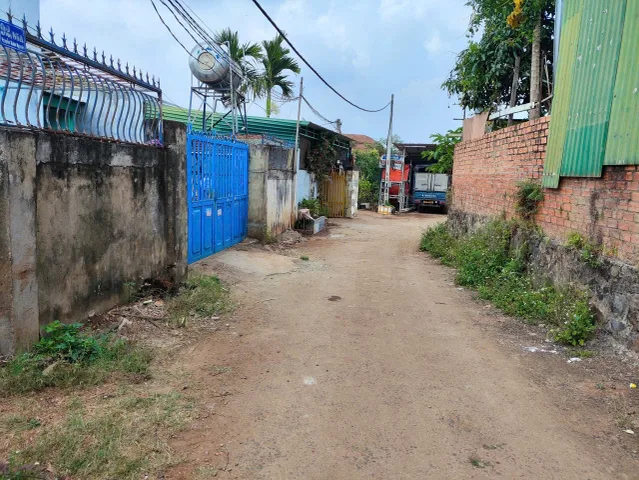 Bán đất đường Nguyễn Xuân khuyên đường bê tông ô tô đi thoải mái dân cư đông đúc diện tích 210m 10m2 giá 3ty100