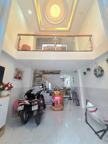 Gấp bán nhà 5 tầng sổ hồng riêng, gần trường cn4