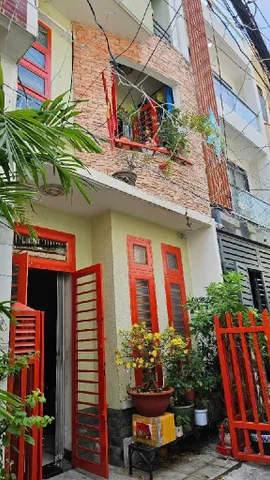 Chỉ gấp bán nhà phú nhuận, gần chợ siêu thị, giáp tân bình ,q3, sổ hồng riêng