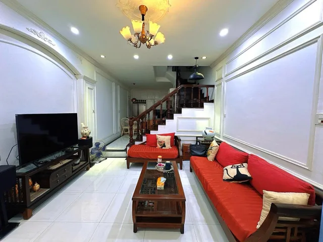 PHỐ VIP! Thái Hà,Oto Đỗ Cổng,DT: 60m x 4Tầng,MT: 4.2m,Giá: 15.8 tỷ Đống Đa