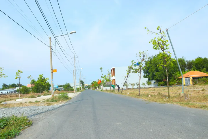 Bán gấp lô đất chợ cần đước 5x20 100m2 giá 1,2 tỷ mt nhựa 6m, vay ngân hàng không cần trả trước