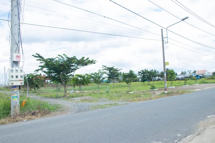 Bán gấp lô đất chợ cần đước 5x20 100m2 giá 1,2 tỷ mt nhựa 6m, vay ngân hàng không cần trả trước