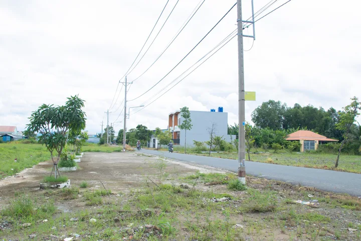 Bán gấp lô đất chợ cần đước 5x20 100m2 giá 1,2 tỷ mt nhựa 6m, vay ngân hàng không cần trả trước