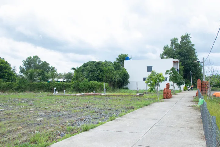 Bán gấp lô đất chợ cần đước 5x20 100m2 giá 1,2 tỷ mt nhựa 6m, vay ngân hàng không cần trả trước