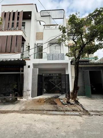 Bán nhà 3 Tầng, 5 Phòng Ngủ, Đường Cao Xuân Huy, cạnh 30/4 - Giá 10,8 Tỷ