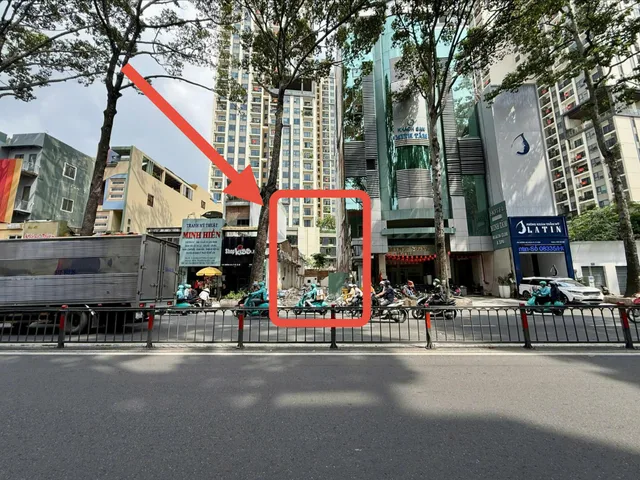 [7,3 x 32,2 - 220m2] đất mặt tiền trước toà hado centrosa