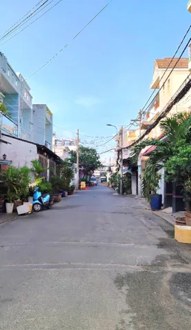 BÁN NHÀ ĐẸP SÁT LÊ VĂN QUỚI - NGÃ TƯ 4 XÃ - ĐƯỜNG XE TẢI - ( 4X26M )
