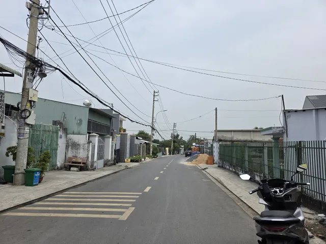 🔴Bán nhà Mặt tiền rộng tới 200m² ngang 6x30m giá 6ty450 Xã Hóc Môn