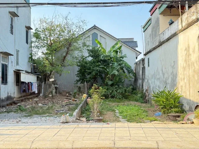 BÁN SIÊU PHẨM 100M NGANG 5M TẠI VAI RÉO PHÚ CÁT TRUNG TÂM HOÀ LẠC